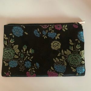 Cosmetic pouch. Floral pattern zipper pouch